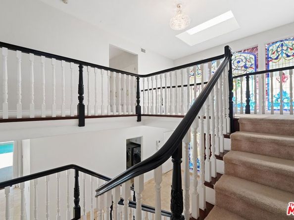 15656 Crownridge Place, Sherman Oaks CA 91403