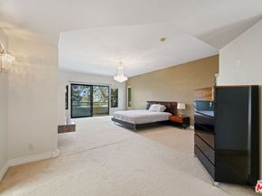 15656 Crownridge Place, Sherman Oaks CA 91403