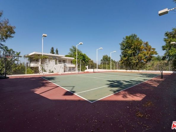 15656 Crownridge Place, Sherman Oaks CA 91403