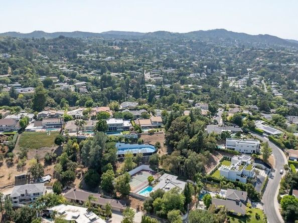 15656 Crownridge Place, Sherman Oaks CA 91403