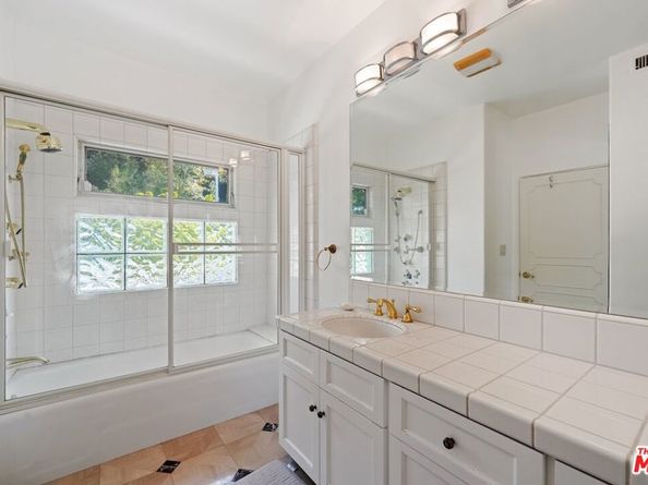 15656 Crownridge Place, Sherman Oaks CA 91403