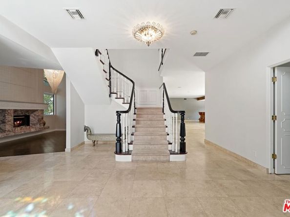 15656 Crownridge Place, Sherman Oaks CA 91403