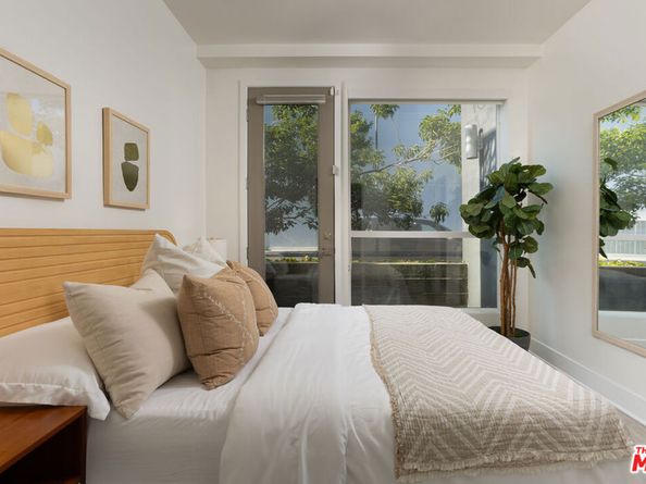 6067 W Studio Court, Los Angeles CA 90038