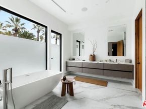 14657 Addison Street, Sherman Oaks CA 91403