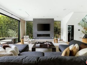 14657 Addison Street, Sherman Oaks CA 91403