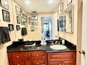 622 S Barrington Avenue 408, Los Angeles CA 90049