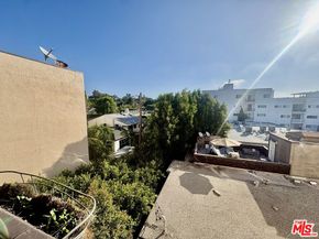 622 S Barrington Avenue 408, Los Angeles CA 90049