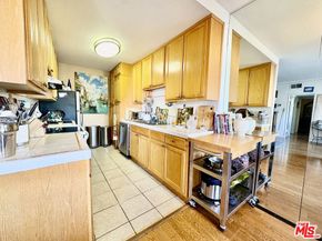 622 S Barrington Avenue 408, Los Angeles CA 90049