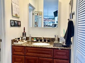 622 S Barrington Avenue 408, Los Angeles CA 90049