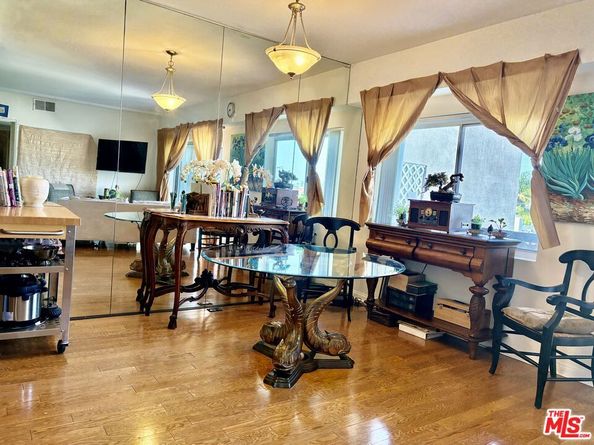 622 S Barrington Avenue 408, Los Angeles CA 90049