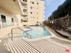 622 S Barrington Avenue 408, Los Angeles CA 90049