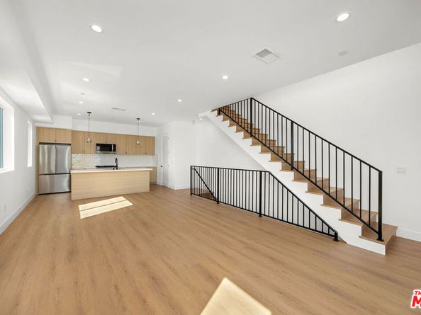 6239 Banner Avenue 12, Los Angeles CA 90038