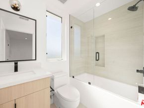 6239 Banner Avenue 12, Los Angeles CA 90038