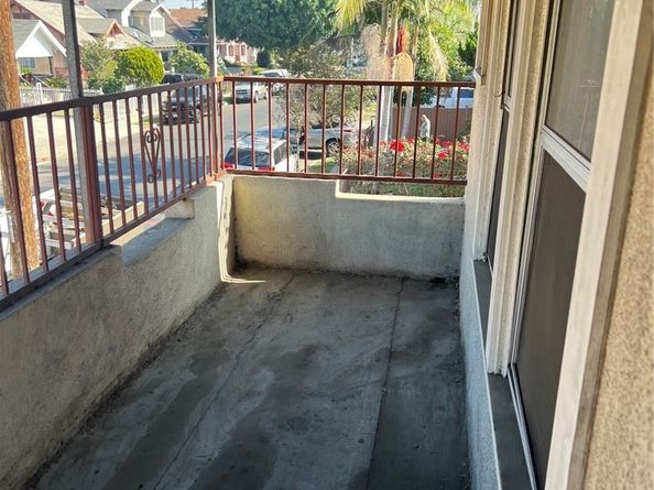 250 W 49th Street 2, Los Angeles CA 90037