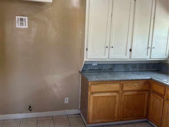 250 W 49th Street 2, Los Angeles CA 90037