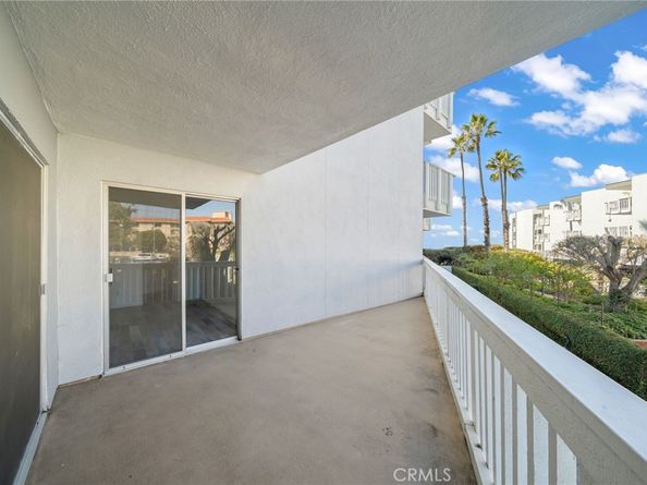 650 The Village 106, Redondo Beach CA 90277