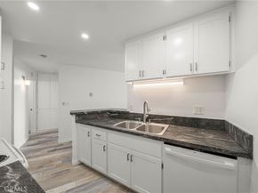 650 The Village 106, Redondo Beach CA 90277