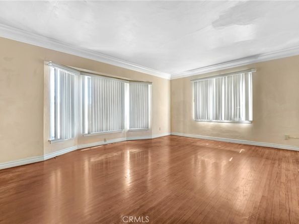 1045 Hyde Park Blvd, Inglewood CA 90302