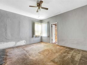 1045 Hyde Park Blvd, Inglewood CA 90302