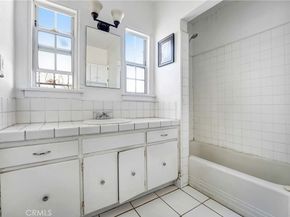 1045 Hyde Park Blvd, Inglewood CA 90302