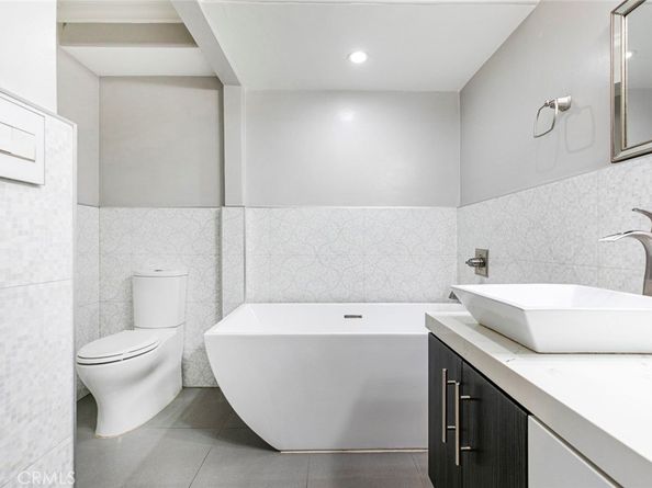 15114 Sherman Way 106, Van Nuys CA 91405