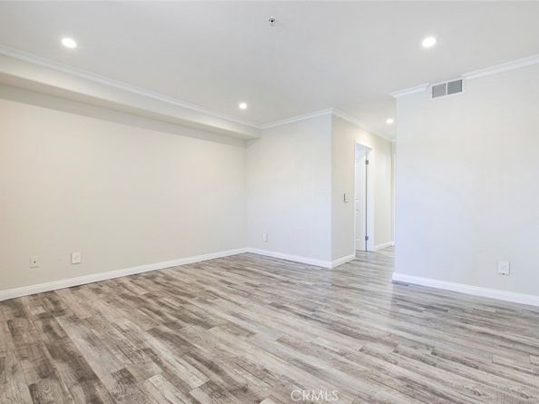 15114 Sherman Way 106, Van Nuys CA 91405