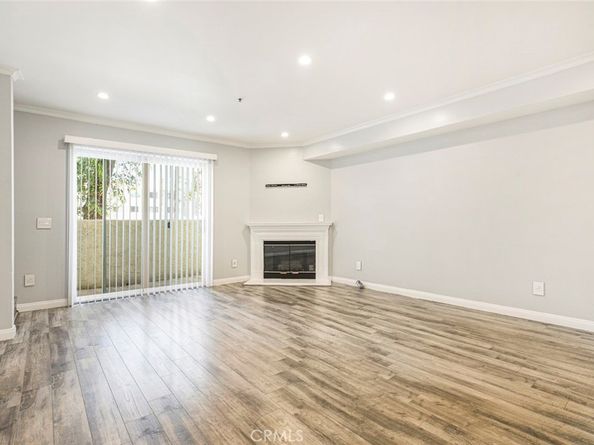 15114 Sherman Way 106, Van Nuys CA 91405