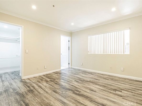 15114 Sherman Way 106, Van Nuys CA 91405