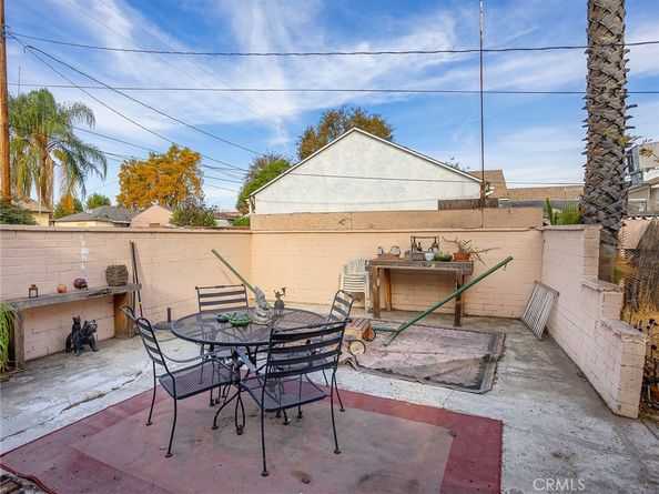 2215 N Brighton Street, Burbank CA 91504