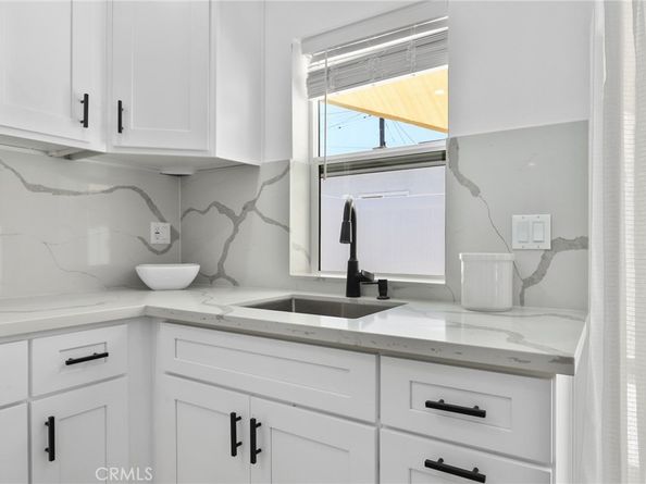 2129 N Pepper Street, Burbank CA 91505