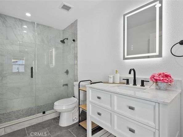 2129 N Pepper Street, Burbank CA 91505