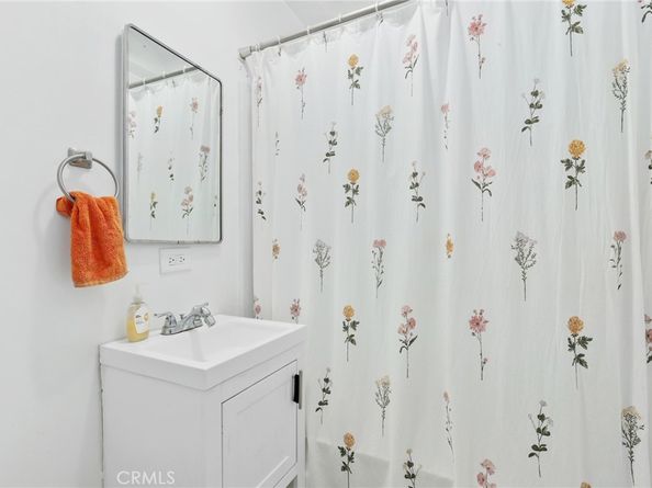 2129 N Pepper Street, Burbank CA 91505