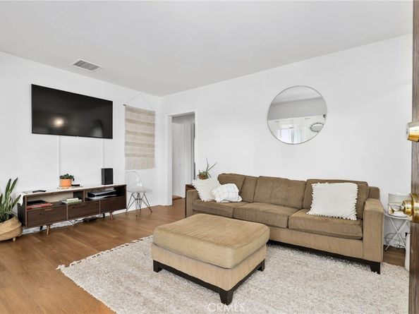 2129 N Pepper Street, Burbank CA 91505