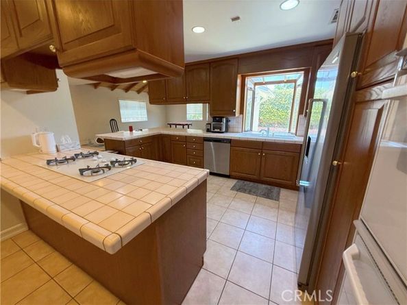 21045 Hemmingway Street, Canoga Park (los Angeles) CA 91304