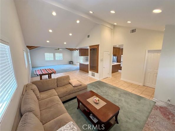 21045 Hemmingway Street, Canoga Park (los Angeles) CA 91304