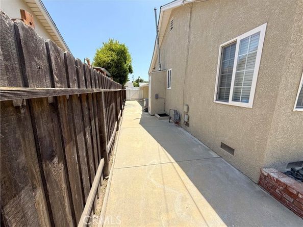21045 Hemmingway Street, Canoga Park (los Angeles) CA 91304