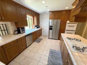21045 Hemmingway Street, Canoga Park (los Angeles) CA 91304