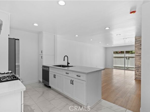 9019 Cedros Avenue 2, Panorama City (los Angeles) CA 91402