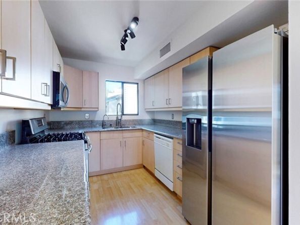 10504 Sunland Blvd Boulevard 5, Sunland (los Angeles) CA 91040