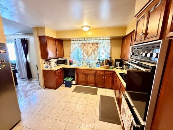 9020 Kester Avenue, Panorama City (los Angeles) CA 91402