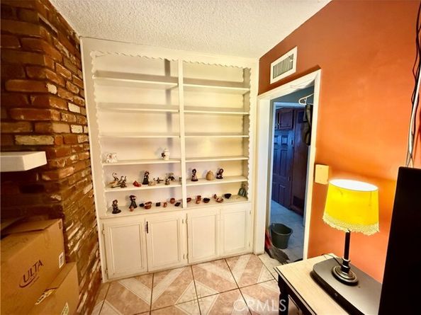 9020 Kester Avenue, Panorama City (los Angeles) CA 91402