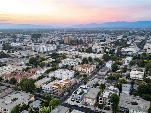 10857 Morrison Street, North Hollywood (los Angeles) CA 91601