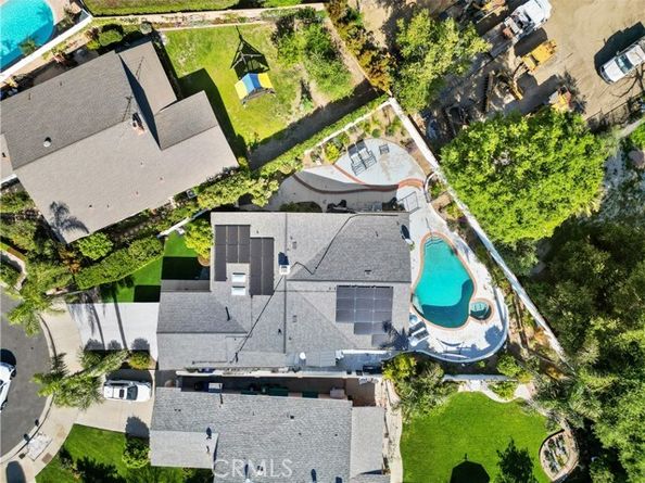 22041 Kinzie Street, Chatsworth (los Angeles) CA 91311