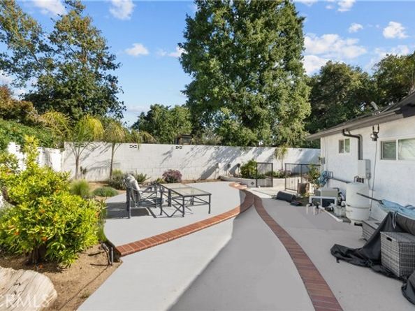 22041 Kinzie Street, Chatsworth (los Angeles) CA 91311