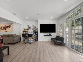 22041 Kinzie Street, Chatsworth (los Angeles) CA 91311