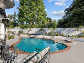 22041 Kinzie Street, Chatsworth (los Angeles) CA 91311