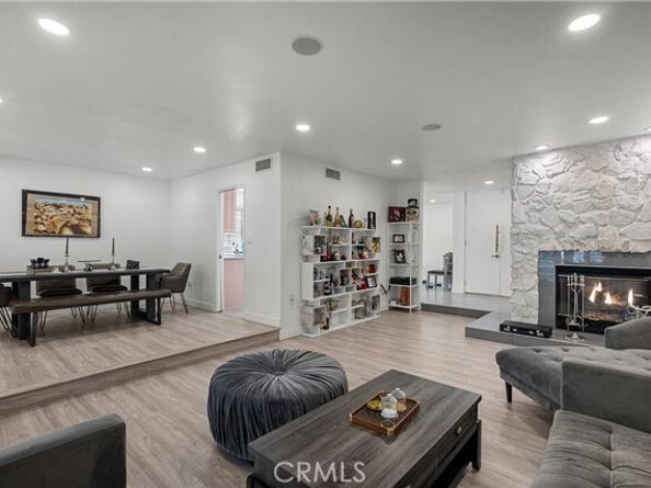 22041 Kinzie Street, Chatsworth (los Angeles) CA 91311