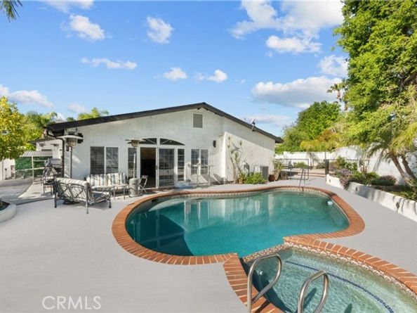22041 Kinzie Street, Chatsworth (los Angeles) CA 91311