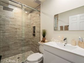 18730 Hatteras Street 46, Tarzana (los Angeles) CA 91356