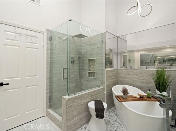 18730 Hatteras Street 46, Tarzana (los Angeles) CA 91356
